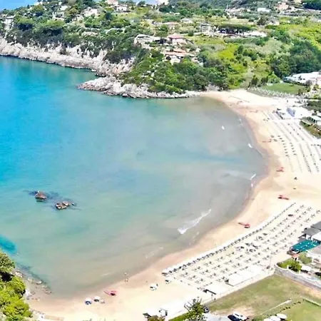 C A S A A D E L E Per In Semplicità E Relax Hébergement de vacances *